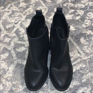 NWOT:Jameson Faux Leather double zip bootie sz 6.5